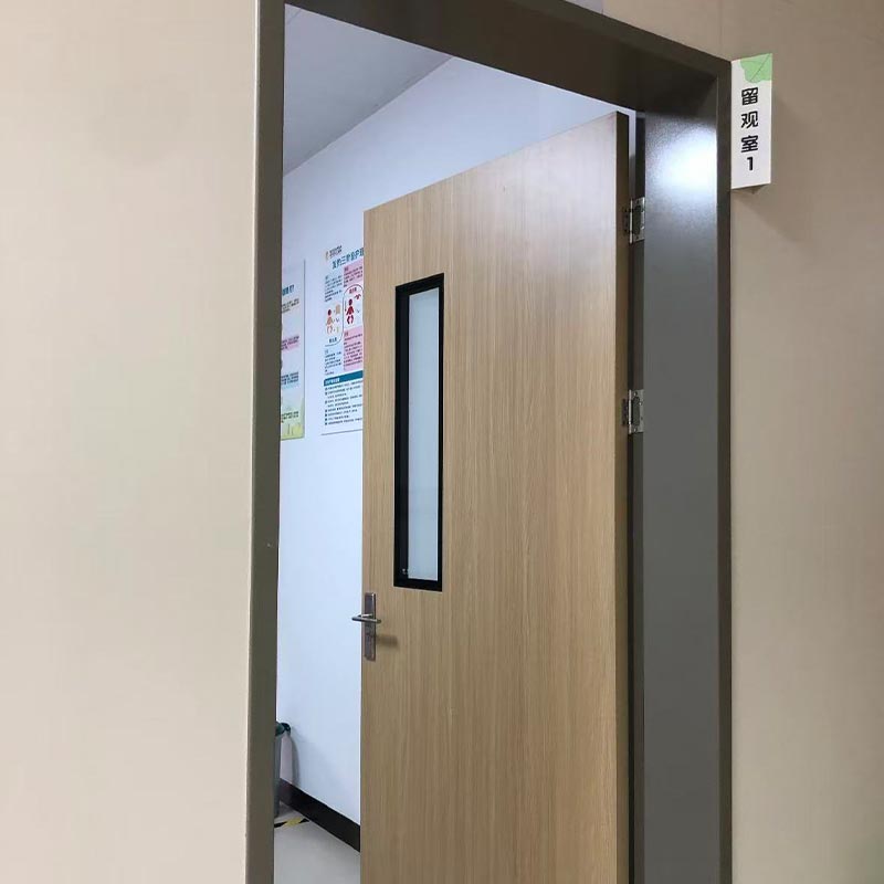 Ospitaleko altzairuzko eta egurrezko suaren atea